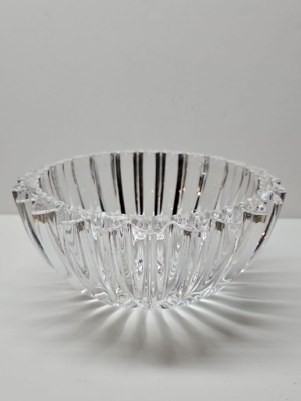 TIFFANY & CO. FLUTED CRYSTAL BOWL WITH HEART RIM. 6.5" - Picture 2 of 3